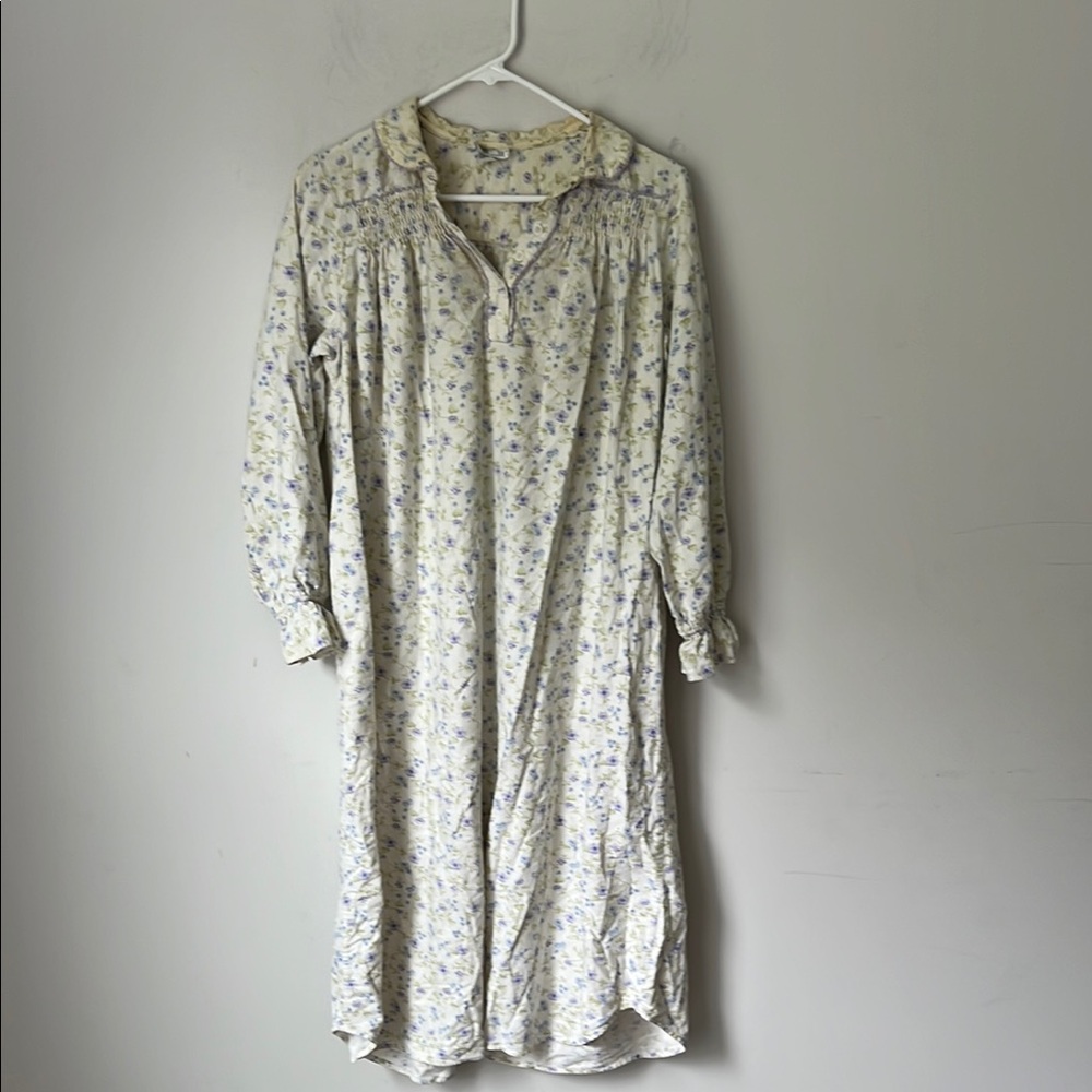 Character Night Dress Women Cream Floral Ruffled Fairy Ethereal Size Small 🔵